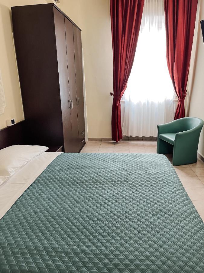 Hotel Liana Ріміні Екстер'єр фото